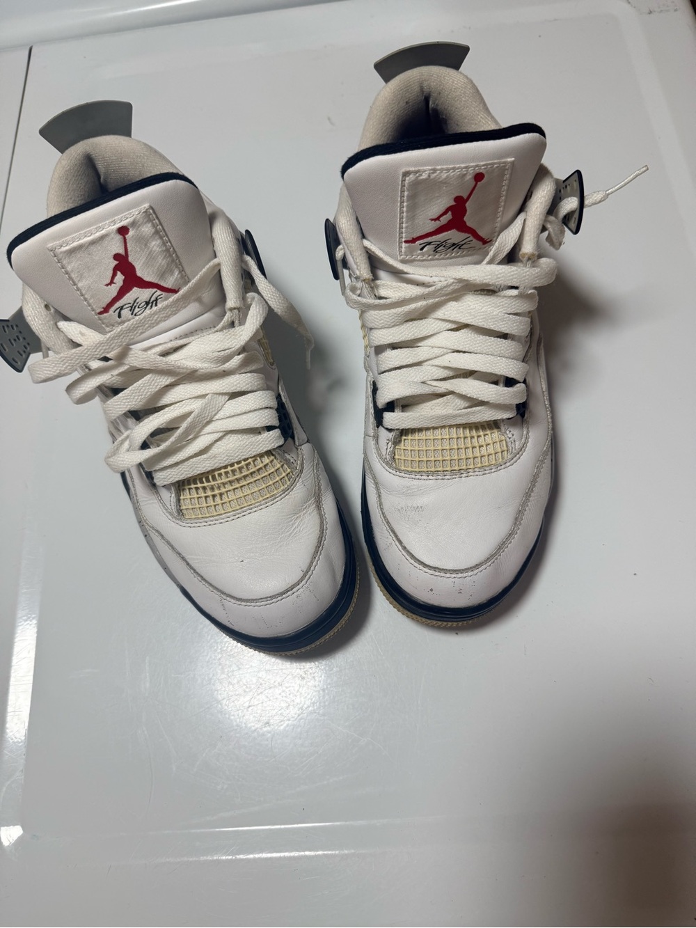 Jordan Kids White and Navy Jumpman Low-Top Sneakers with Red Logo